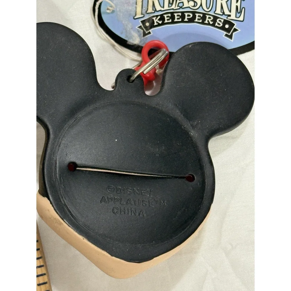 Mickey Mouse‎ Lot of  12 Vintage Figurine Keychains And 1996 Metal Tin And Clips